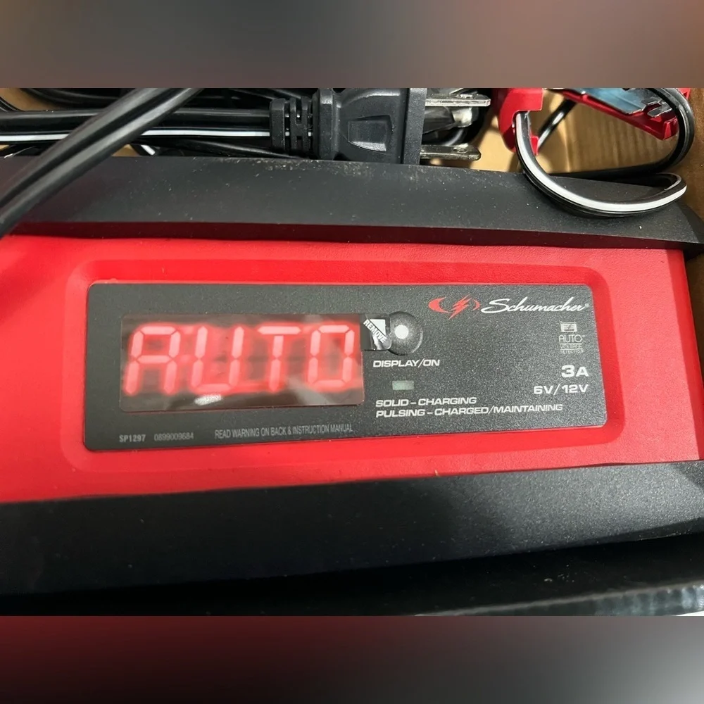 Schumacher Fully Automatic Battery Charger, Maintainer, and Auto Desulfator- 3 A